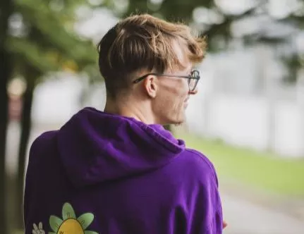 Roman victime de harcèlement porte un t-shirt Hope