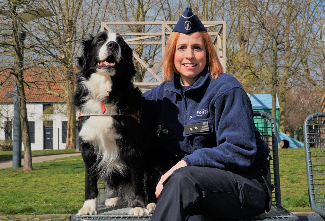 Nathalie Klein et Switch, premier chien d'assistance judiciaire belge dans la zone de police Bruxelles Nord