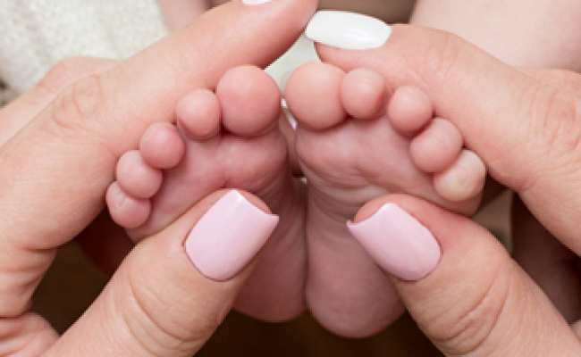 Massage bébé : quels bienfaits et comment le réaliser ?